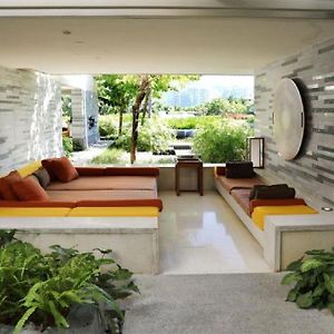 Classic GardenVw OutdoorLivingArea